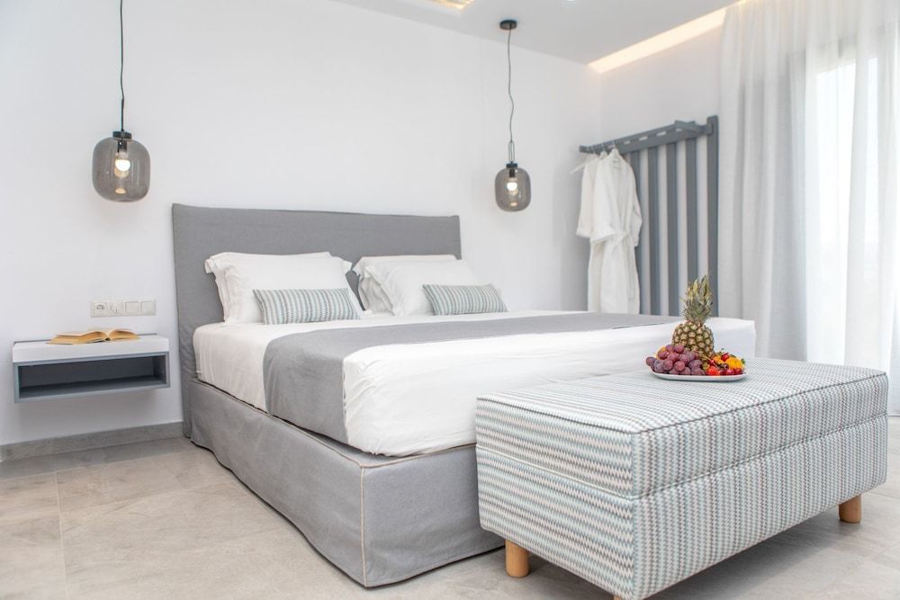 Crystal Mare Suites