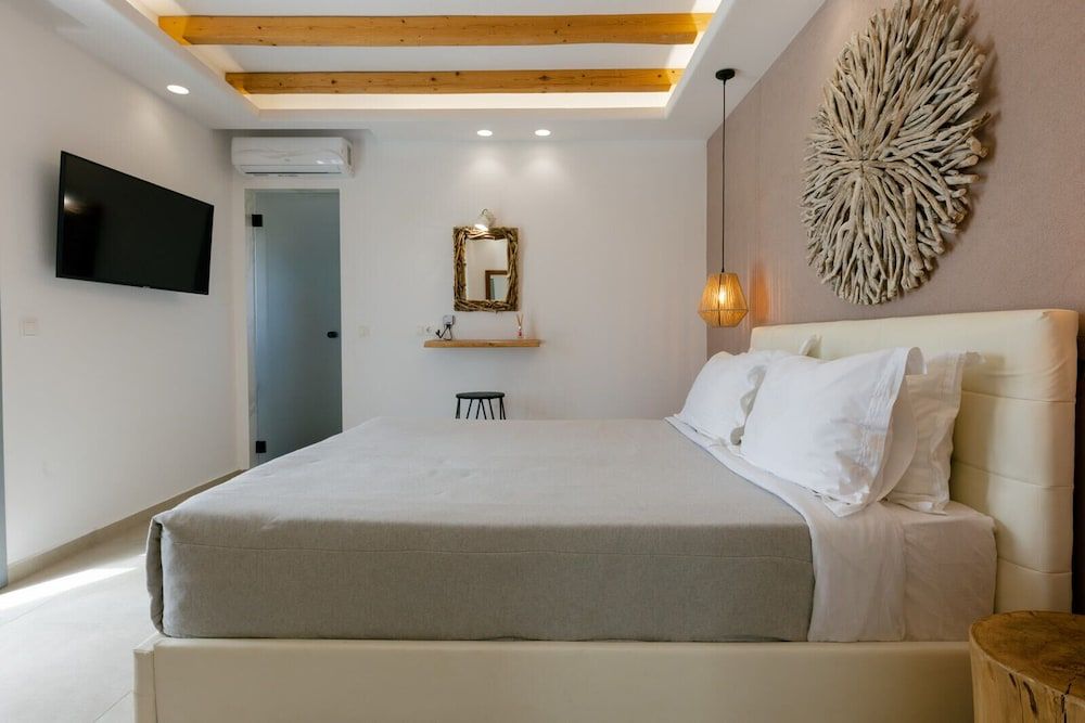 Grand 2 Bedroom Suite with Hammam, Hot Tub & Sea view