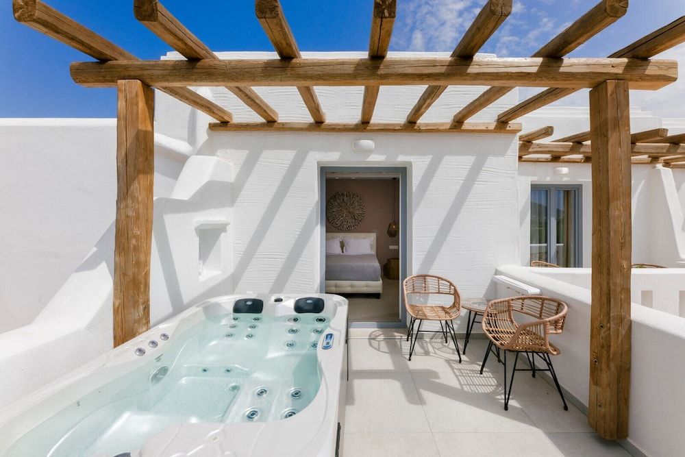 Grand 2 Bedroom Suite with Hammam, Hot Tub & Sea view
