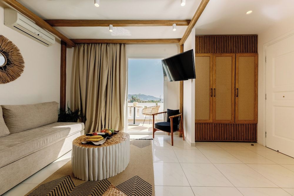 Aegean Palace Luxury Suite with Private Jacuzzi 8