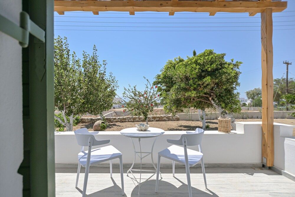 Naxian Garden of Senses Basic Studio, Non Smoking, Garden View 10