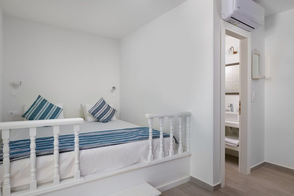 Traditional Room, Partial Sea View