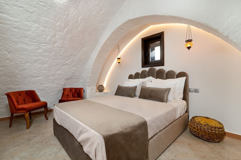 Thalia - Deluxe Cave room