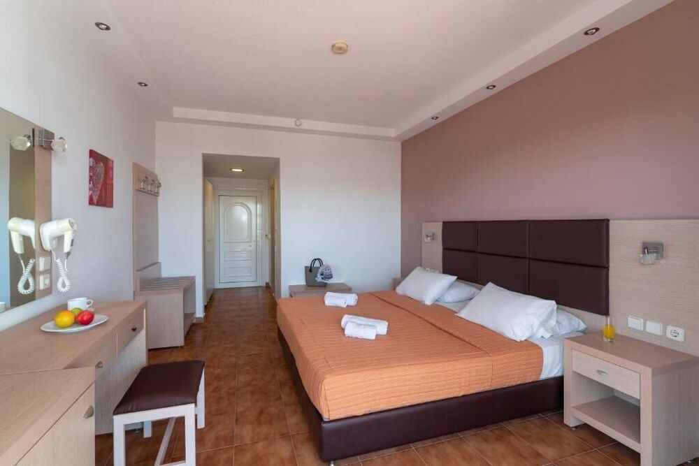 Classic Double or Twin Room, Garden View