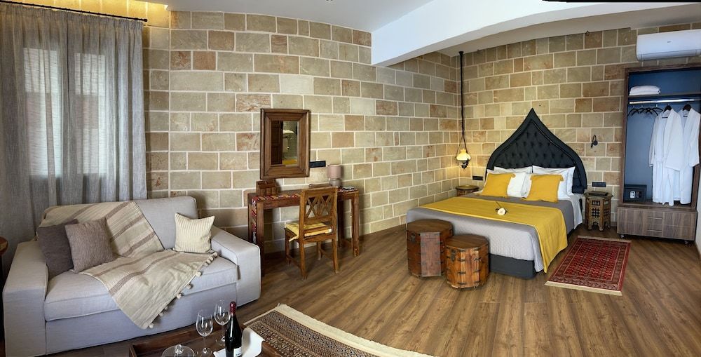 utopia luxury suites Junior Room 10