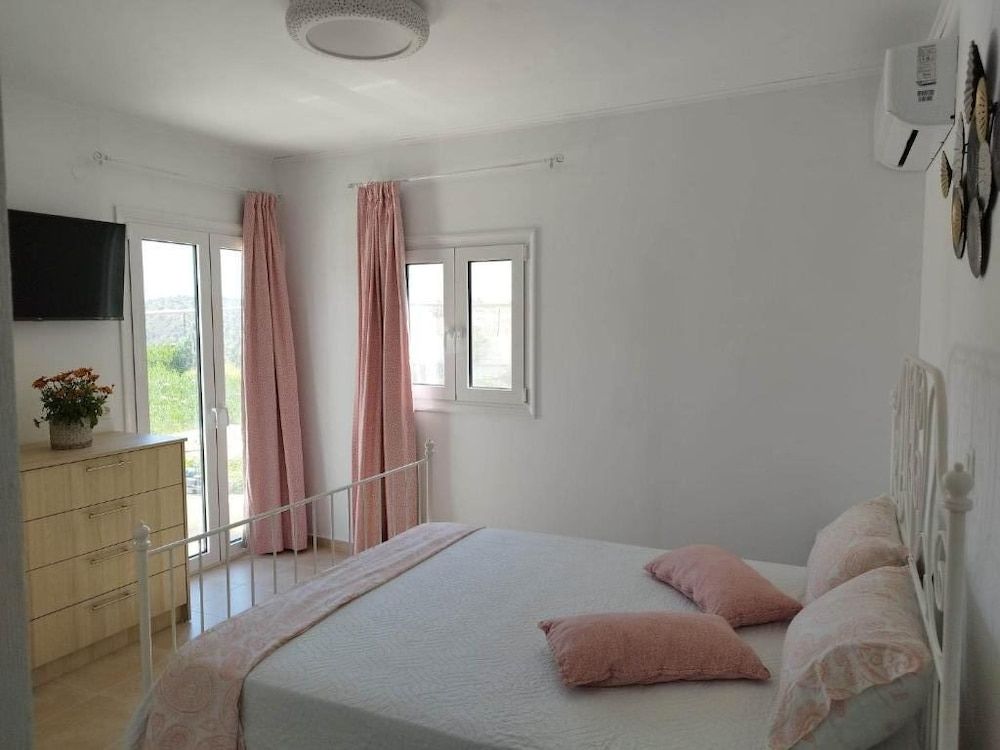 House, 2 Bedrooms, Smoking, Patio
