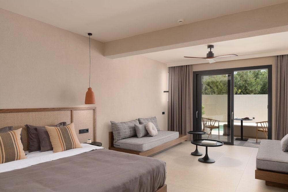 Comfort Studio Suite, Pool Access