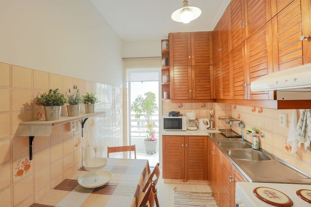 undefined Cosy & Bright 2 Bedroom Apartment in Koukaki 4