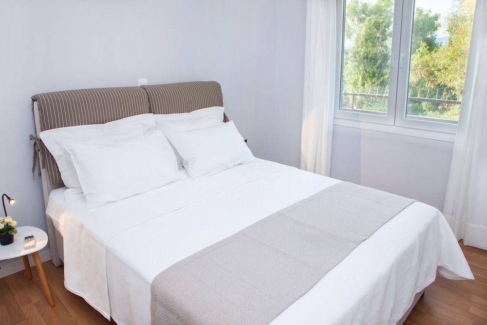 undefined Fully Renovated Modern Beauty in Athens 3