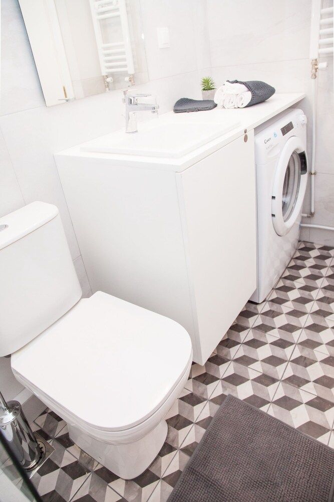 Fully Renovated Modern Beauty in Athens Apartment, 1 Bedroom 12