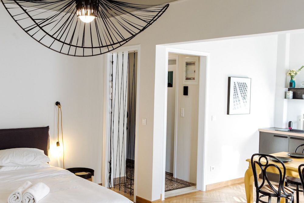 We Saw Athens Apartment 3A 35