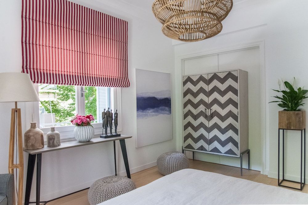 Virtue by Stylish Stays Deluxe Apartment, Courtyard View 9