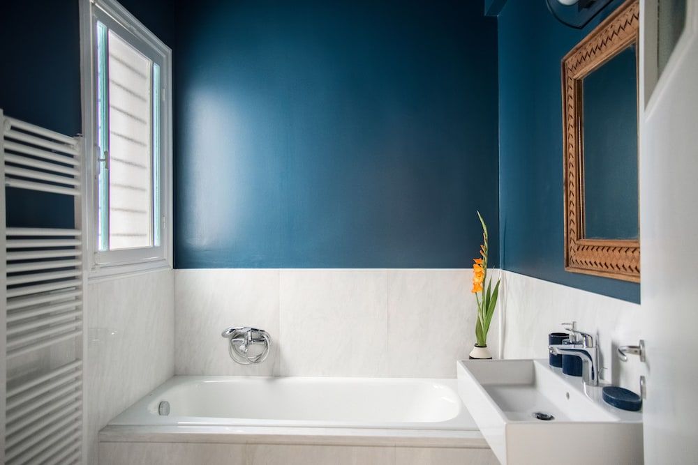 Virtue by Stylish Stays Deluxe Apartment, Courtyard View 5