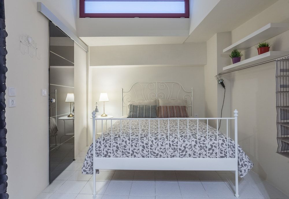 undefined A Gift in the Heart of Monastiraki A 6