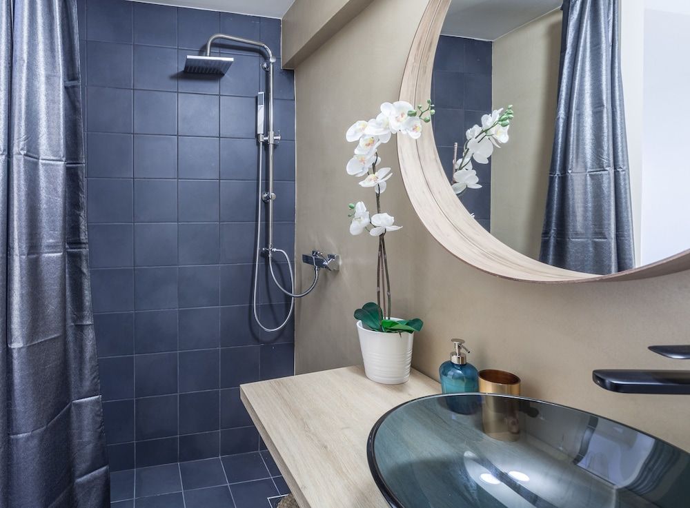 A Gift in the Heart of Monastiraki A Studio 17