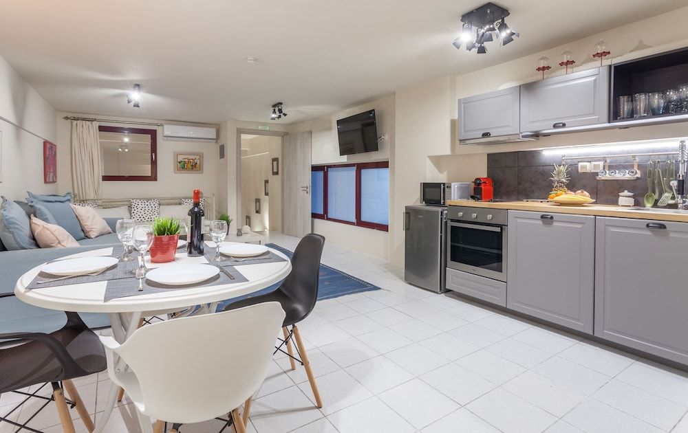 A Gift in the Heart of Monastiraki A Studio 11