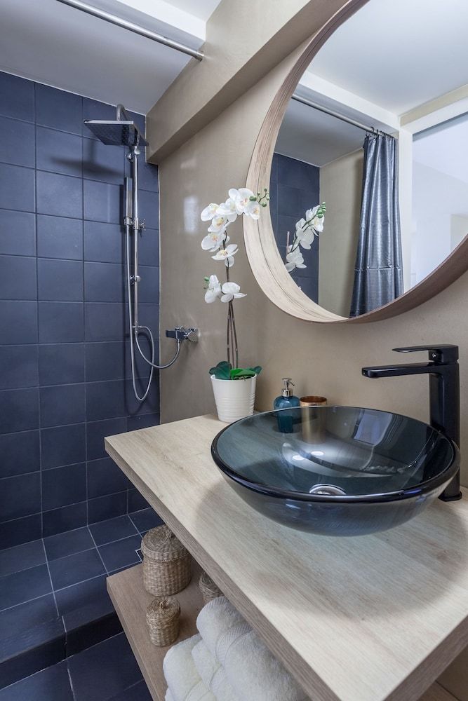 A Gift in the Heart of Monastiraki A Studio 21