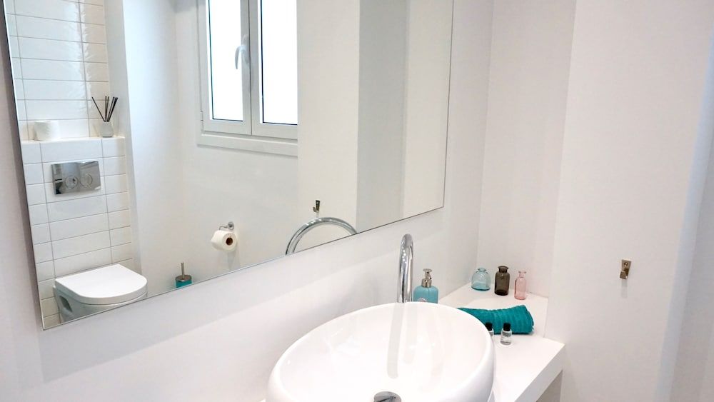 Minimal Fresh Design Apt in Athens Apartment 18