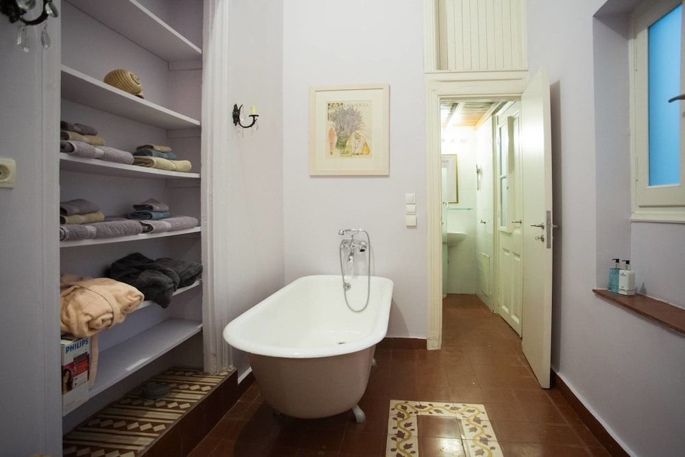 GK Thiseio House, Courtyard View 13