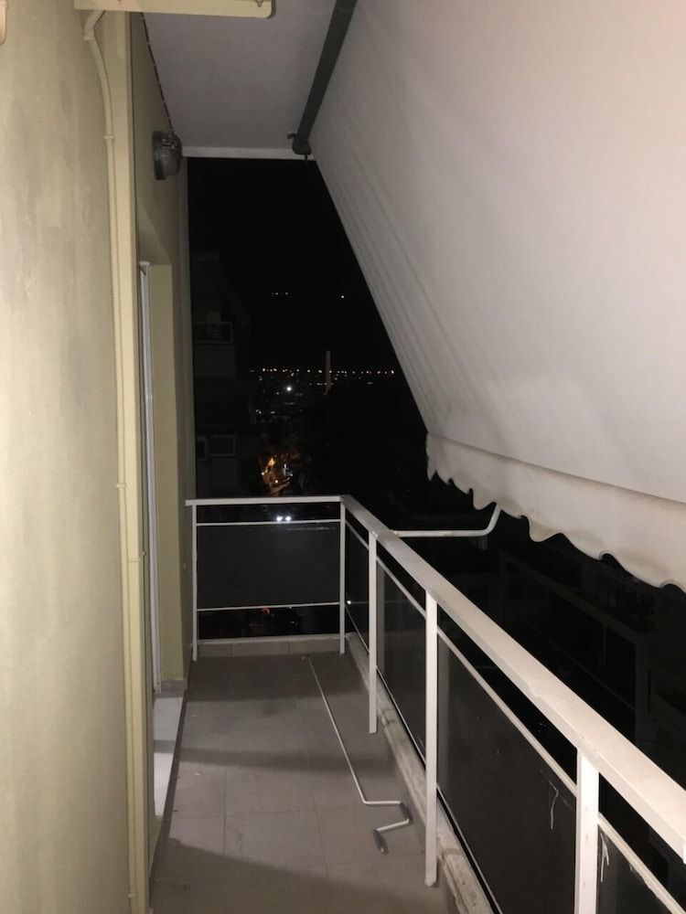 Renovated minimal aptm next to metro Apartment 19