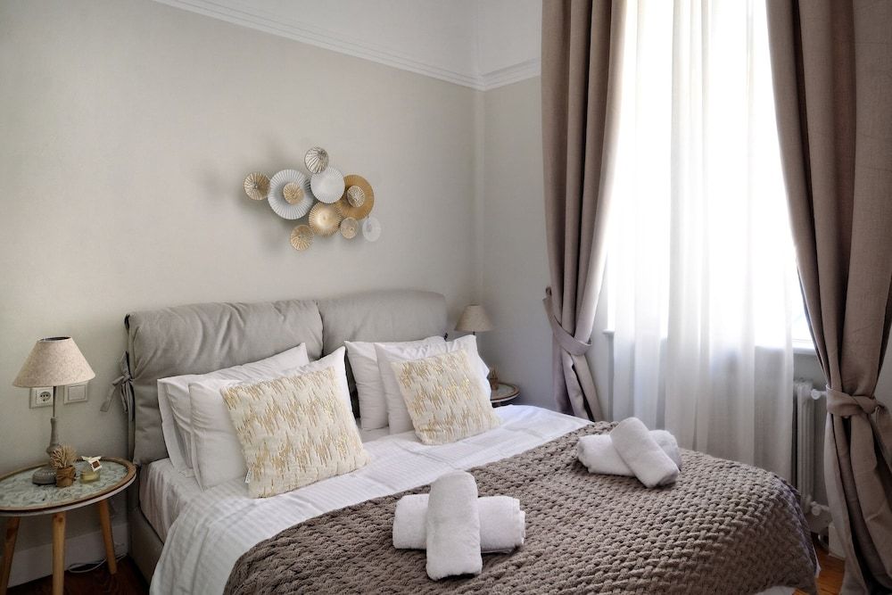 undefined Acropolis Moments