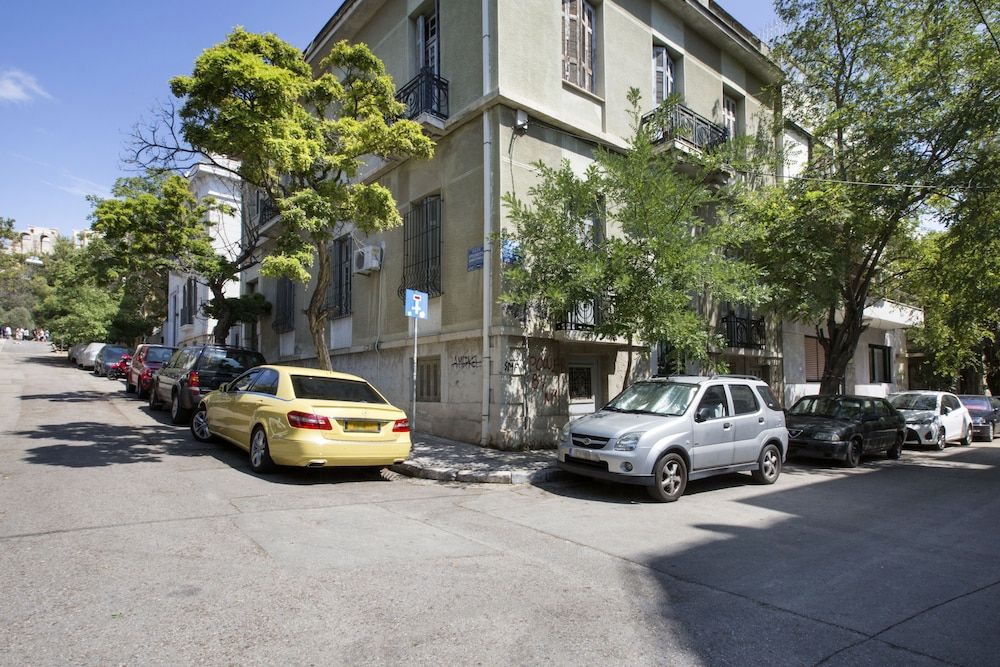 undefined Under the shade of Acropolis 4