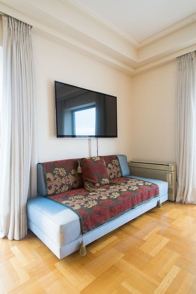 Alexander's Penthouse Deluxe Penthouse (Temple of Zeus) 9