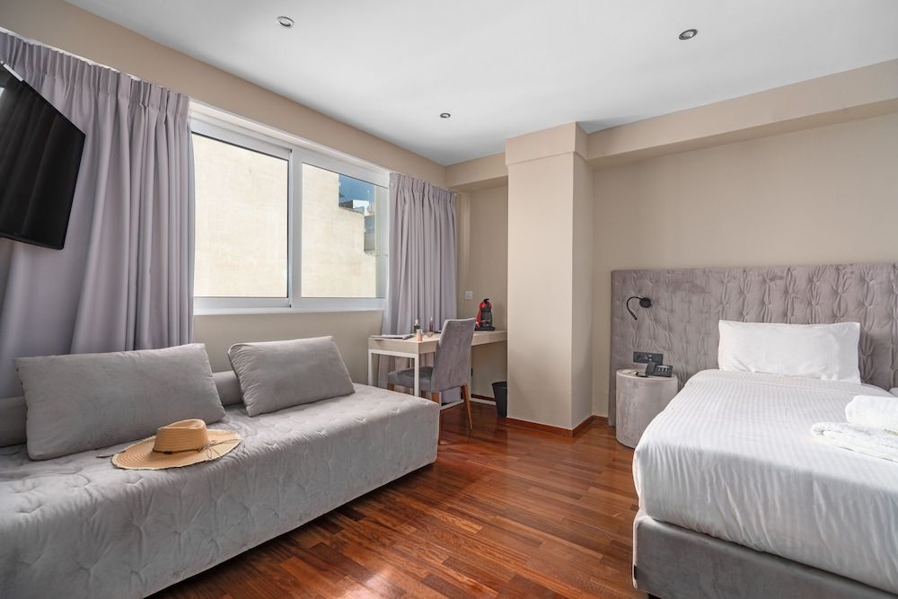 Aeolos Luxury Suites Deluxe Room 4