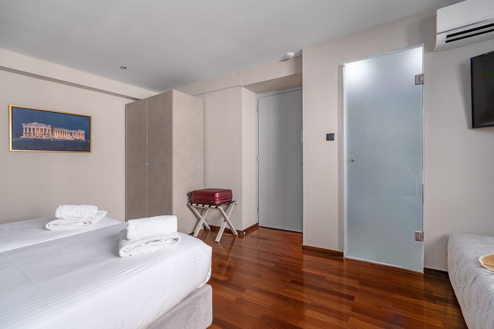 Aeolos Luxury Suites Deluxe Room 3