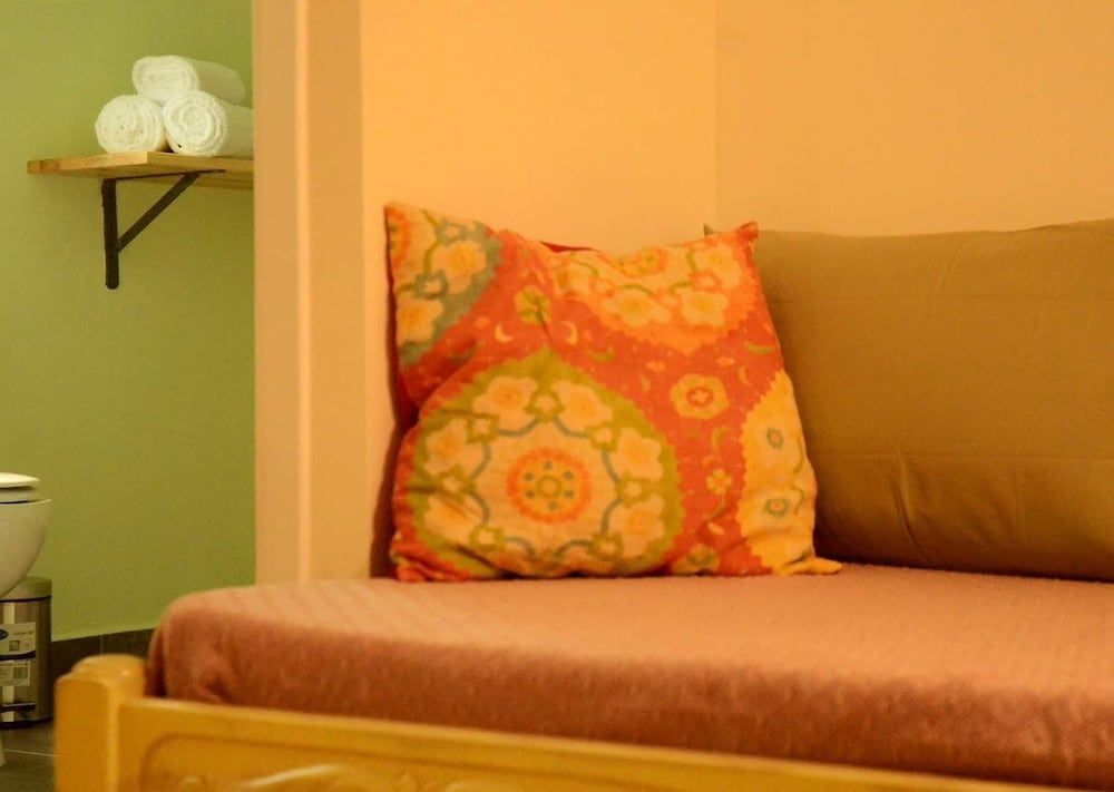 undefined Circle Inn 8