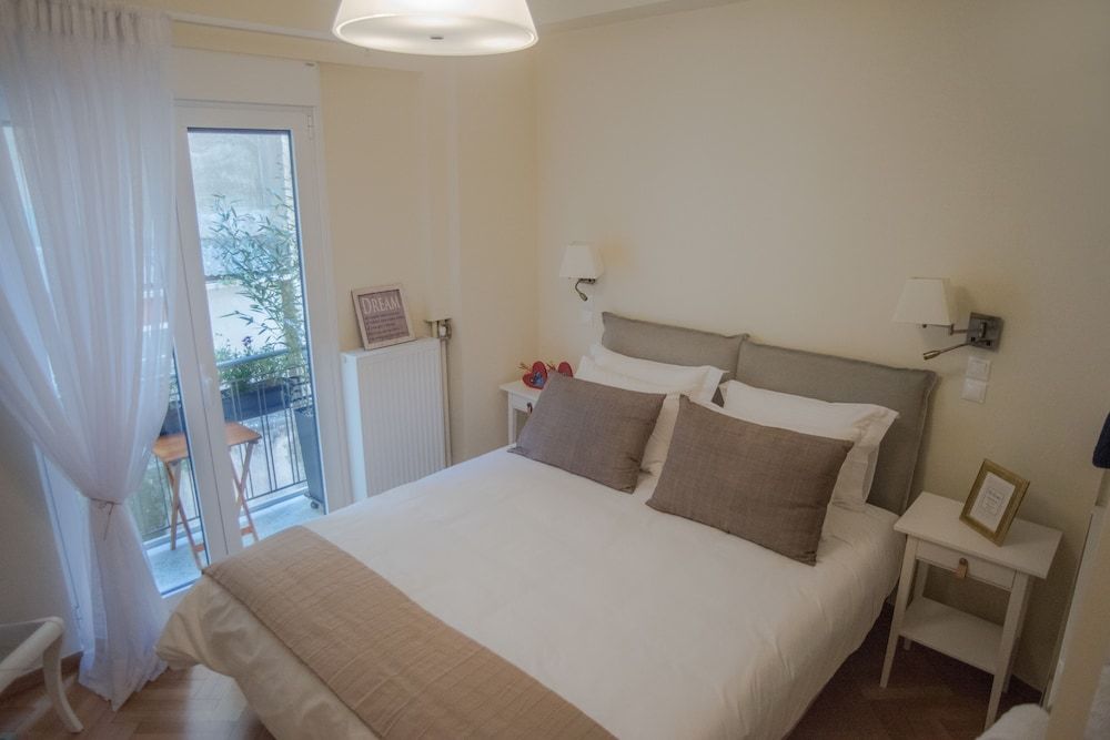 Living near Acropolis by Sylvia Staikou Apartment, 1 Bedroom, Balcony (Althaia) 4
