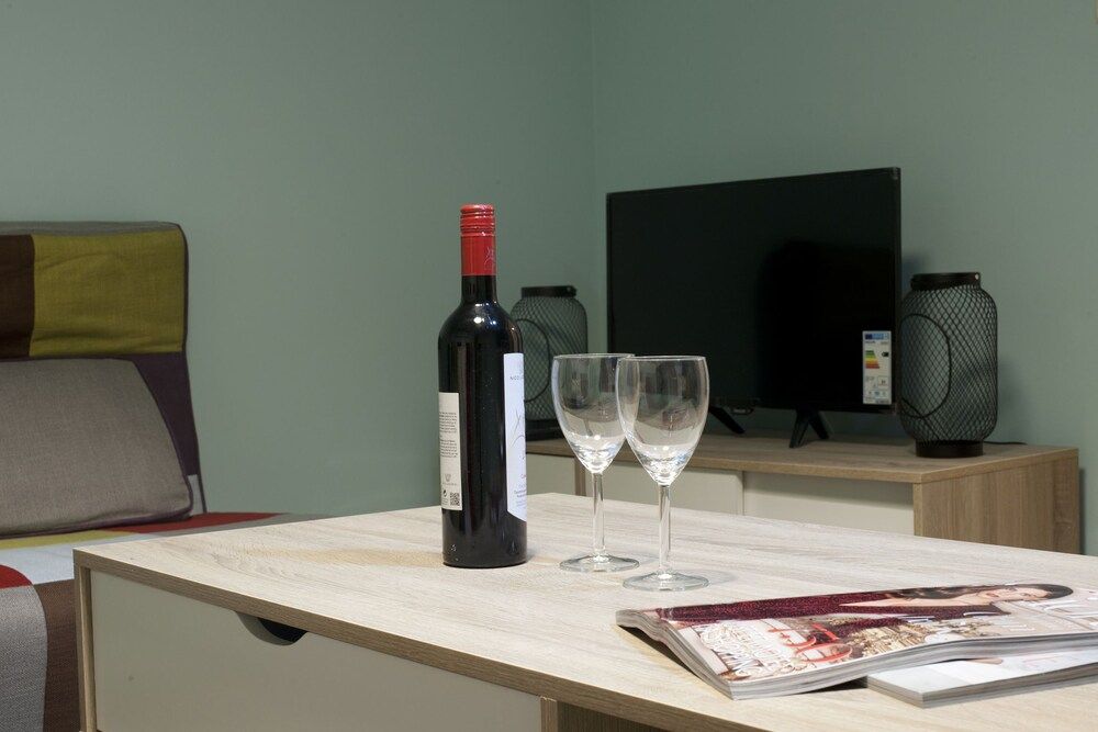 Ambelokipi. Spacious Sunny Apartment Apartment, 3 Bedrooms 21