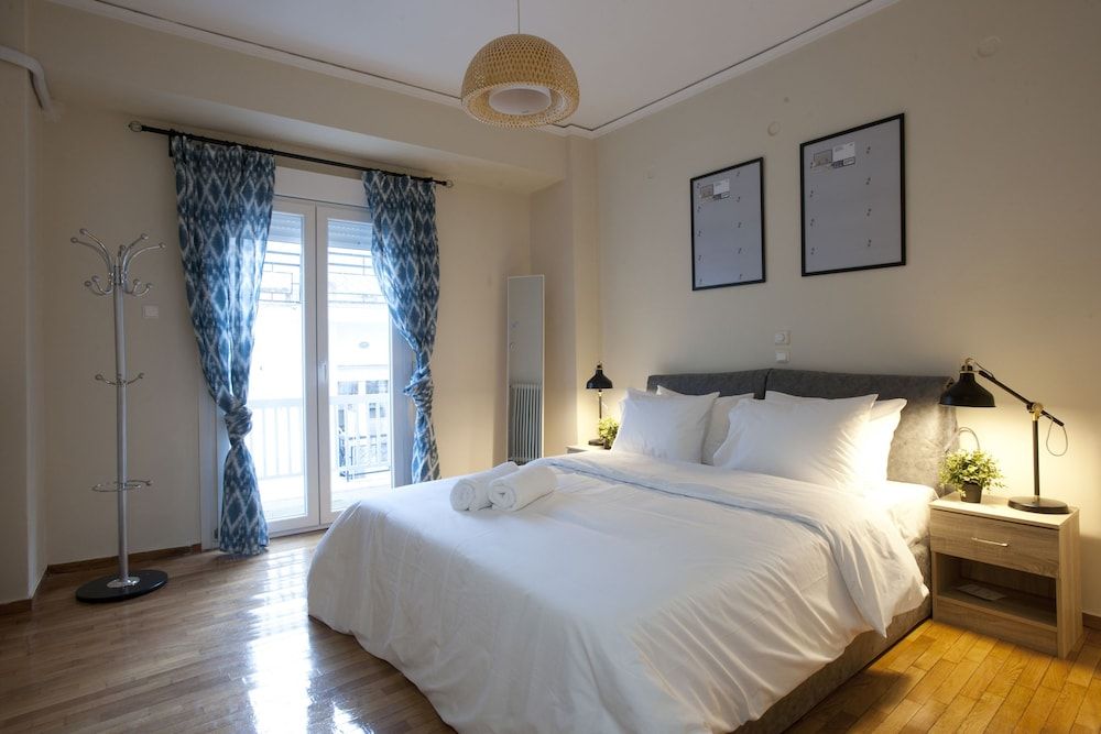 undefined Ambelokipi. Spacious Sunny Apartment 5