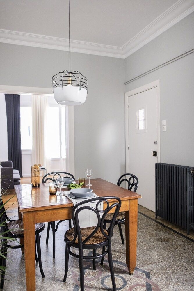 undefined Live Life Ermou 5