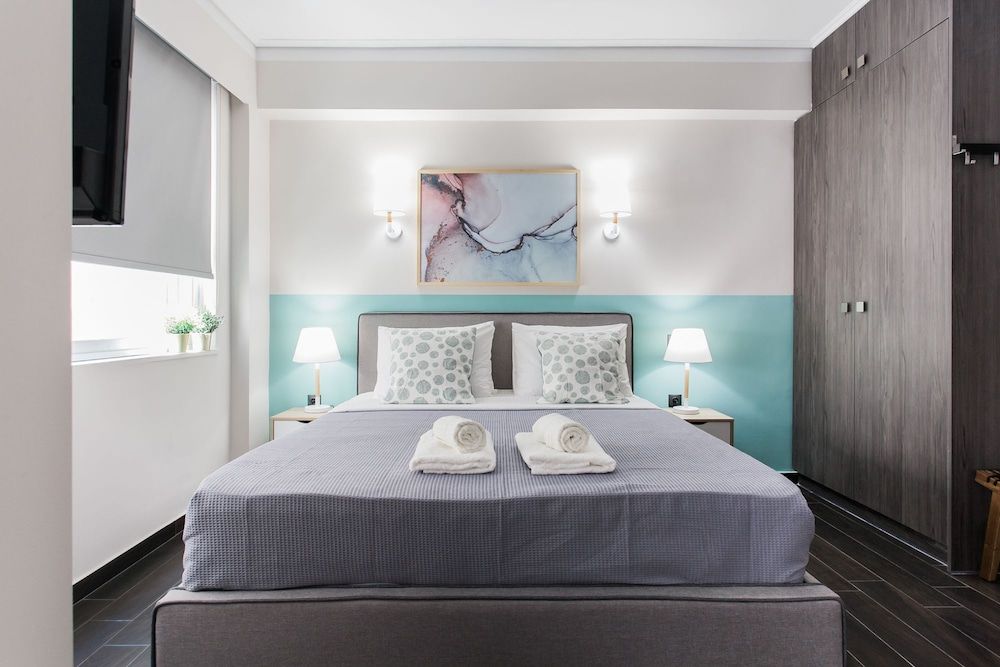 Athenian Downtown Studios by Livin Urbban Deluxe Triple Room 5