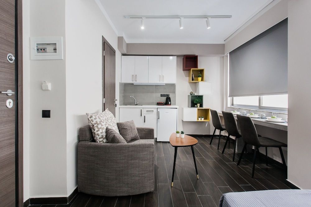 Athenian Downtown Studios by Livin Urbban Deluxe Triple Room 3