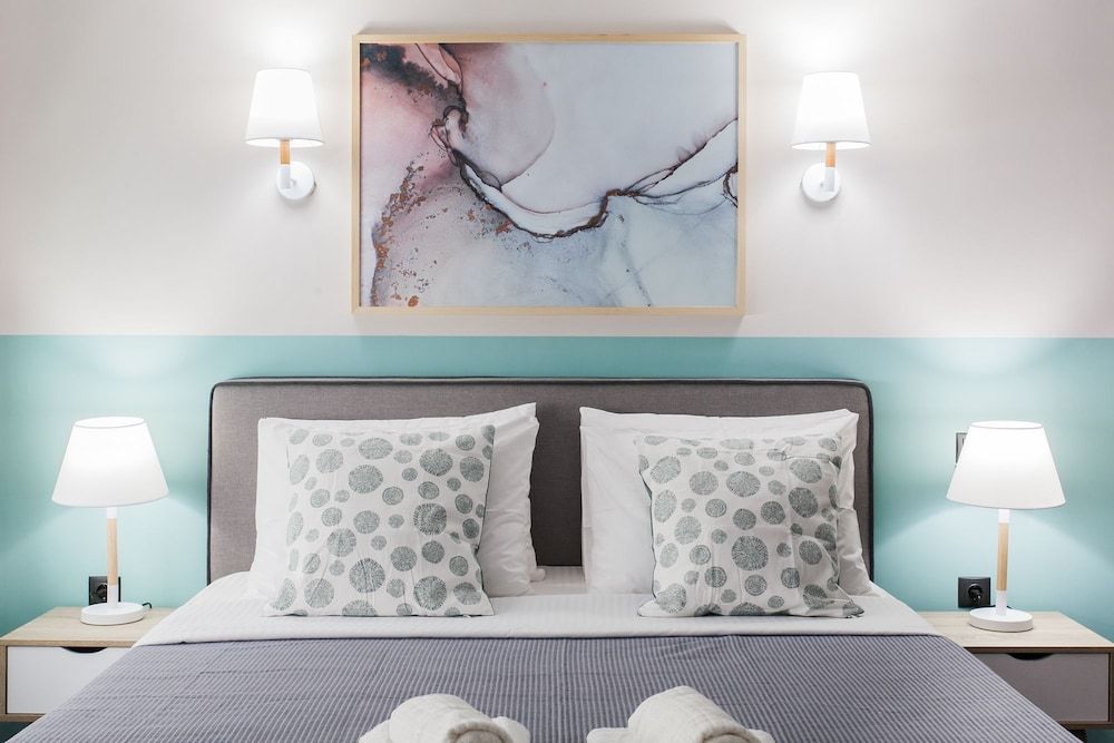 Athenian Downtown Studios by Livin Urbban Deluxe Triple Room 6