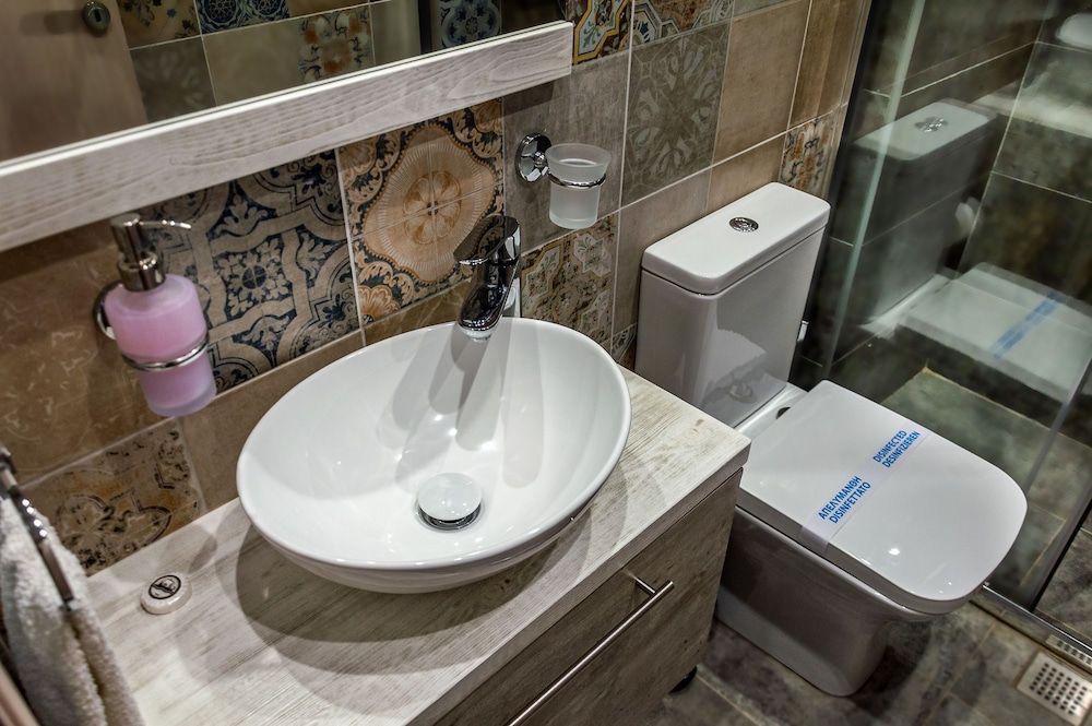 Zoe's Studio Apartment, Balcony (2) 8