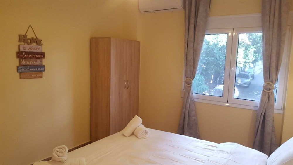 Zoe's Studio Apartment, 2 Bedrooms 2