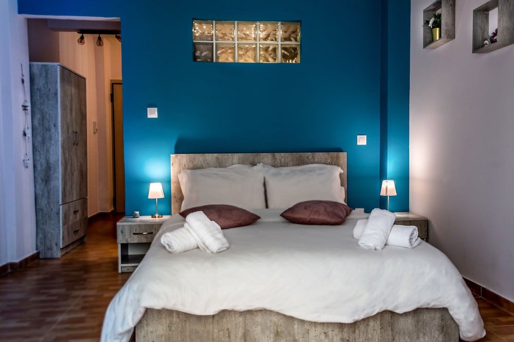 Zoe's Studio Apartment, Balcony (2) 2