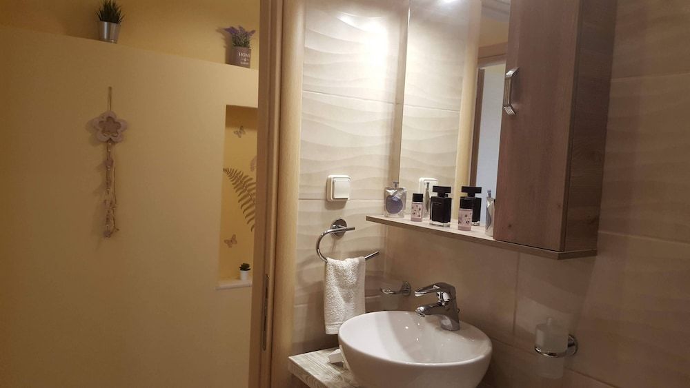 Zoe's Studio Apartment, 2 Bedrooms 16