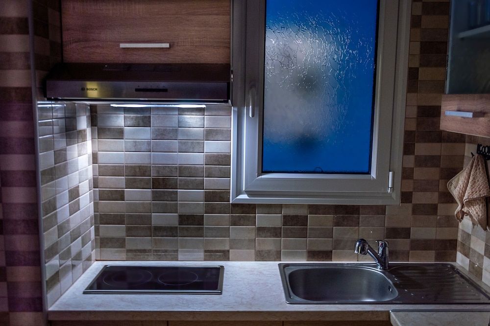 Zoe's Studio Apartment, Balcony (2) 6