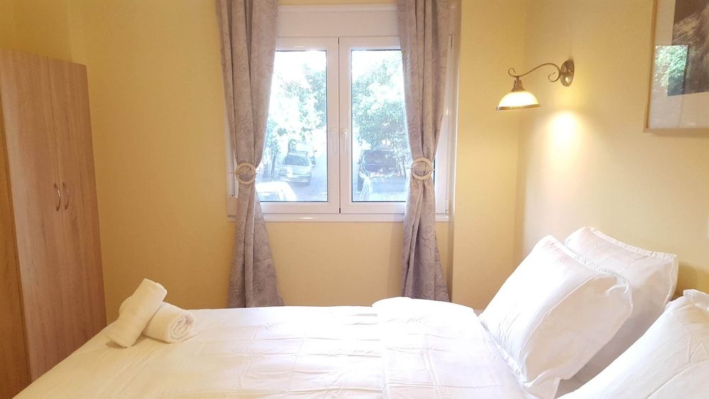 Zoe's Studio Apartment, 2 Bedrooms 3