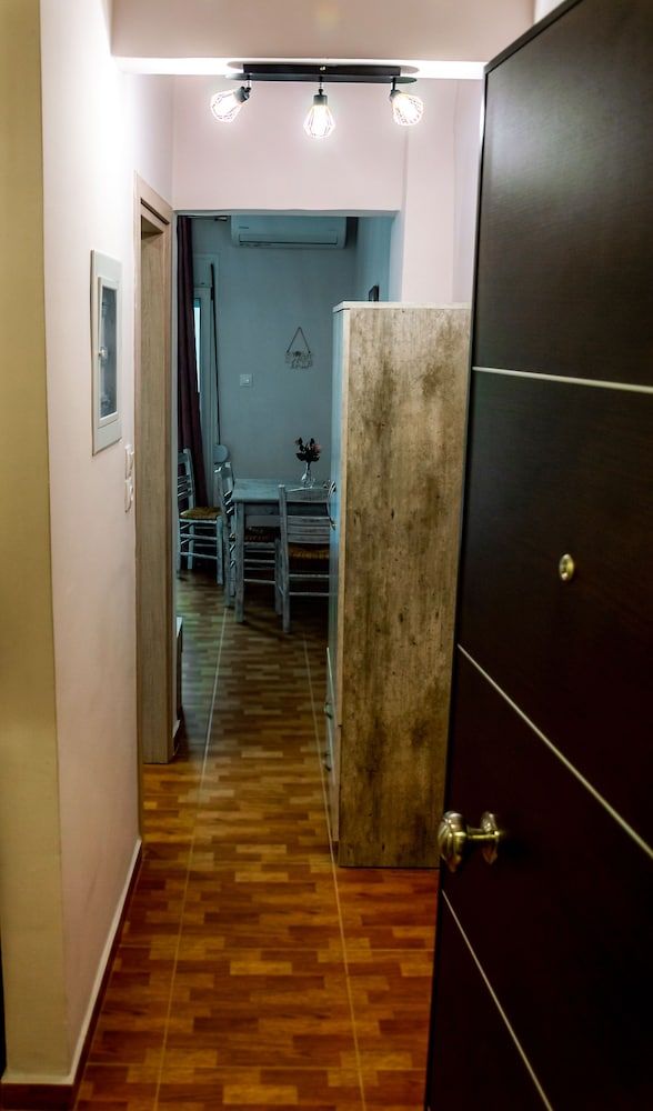 Zoe's Studio Apartment, Balcony (2) 10