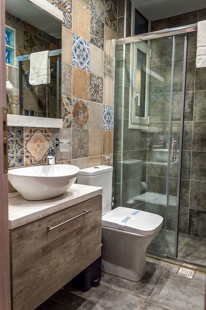 Zoe's Studio Apartment, Balcony (2) 7