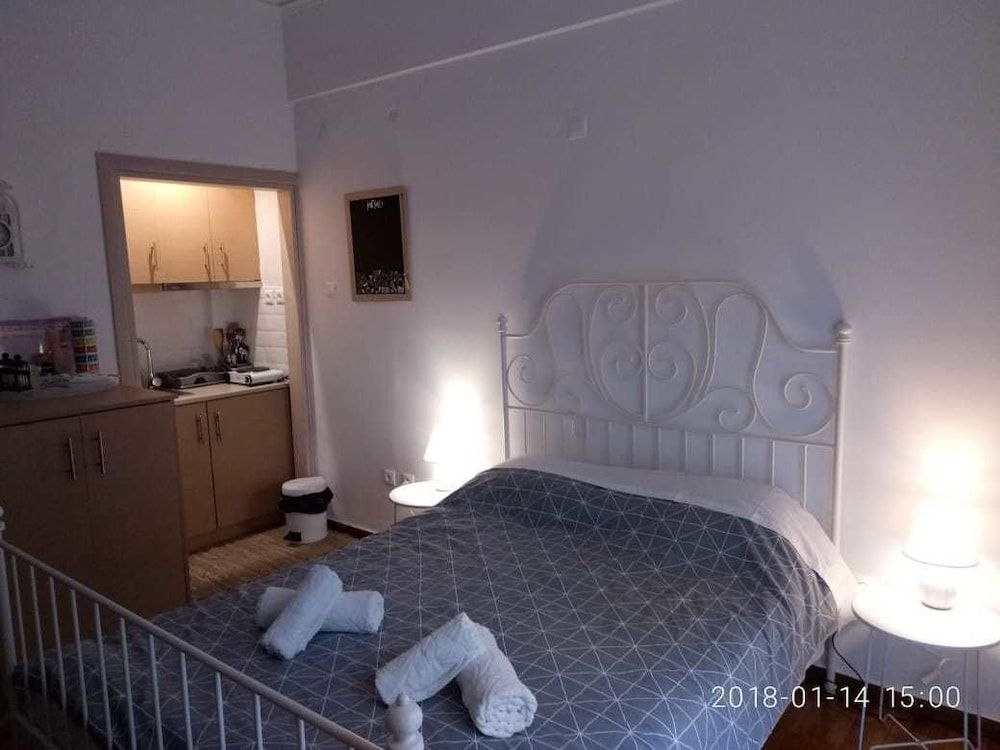 undefined Modern ideally located studio apartment