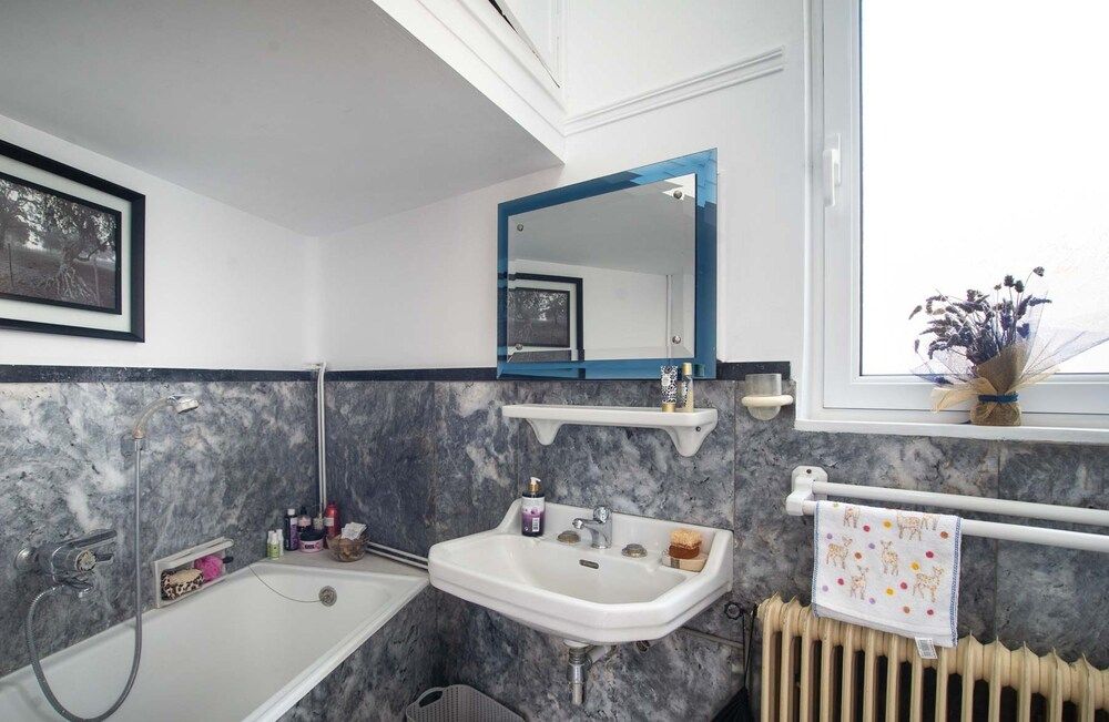 undefined Classic Central Athinian Apartment 9