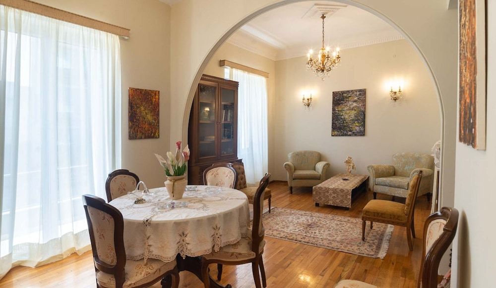 undefined Classic Central Athinian Apartment 3