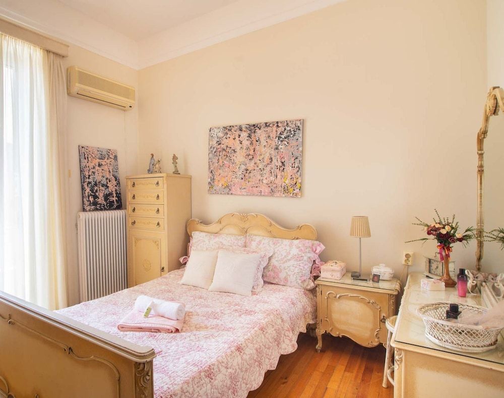 undefined Classic Central Athinian Apartment 6
