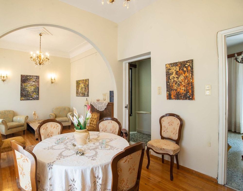 undefined Classic Central Athinian Apartment 5